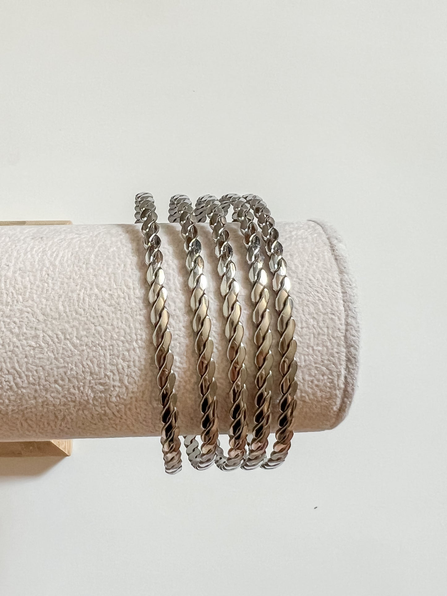 Flat twisted bangle (set of 5)