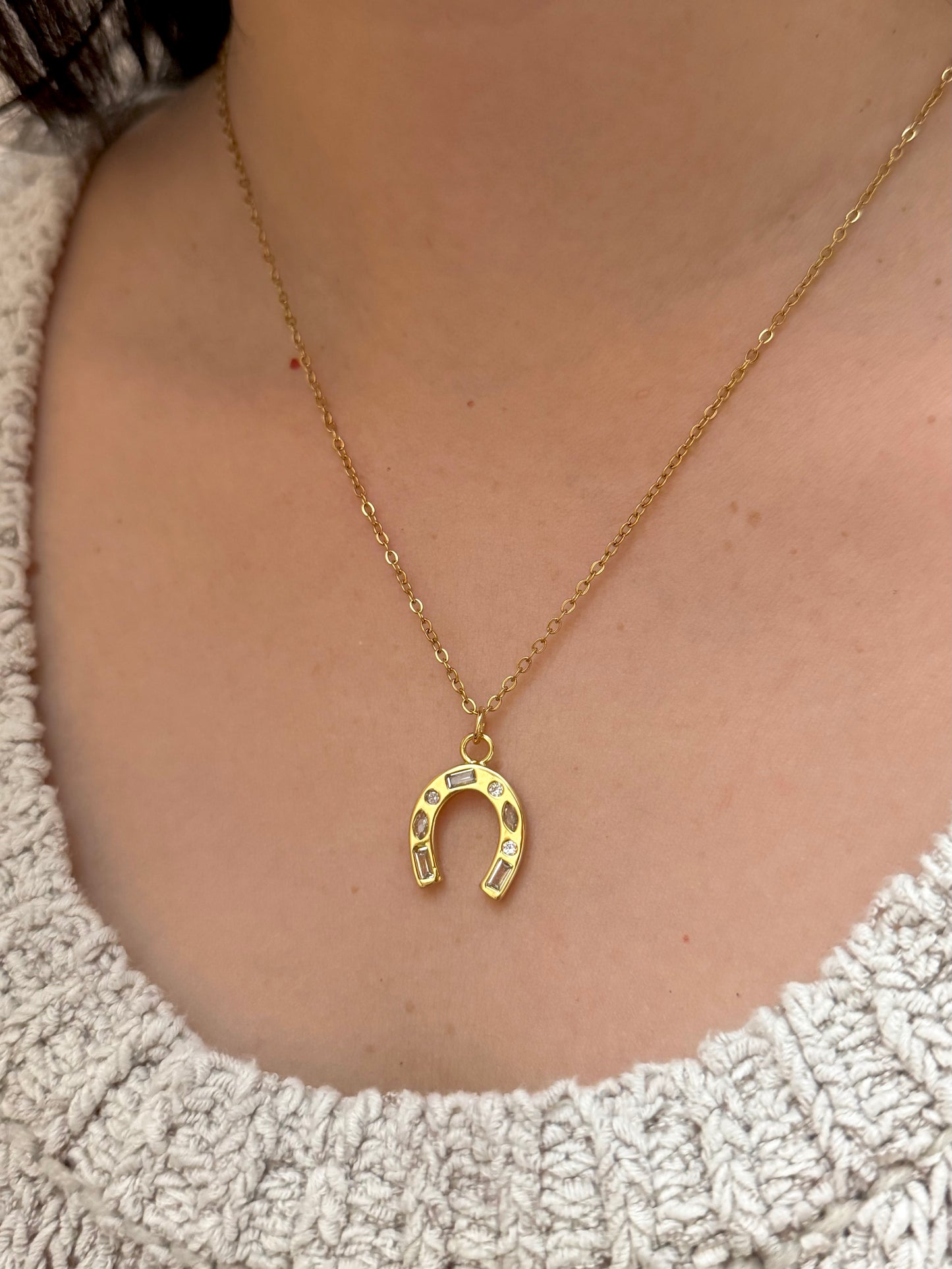 Shine horseshoe necklace