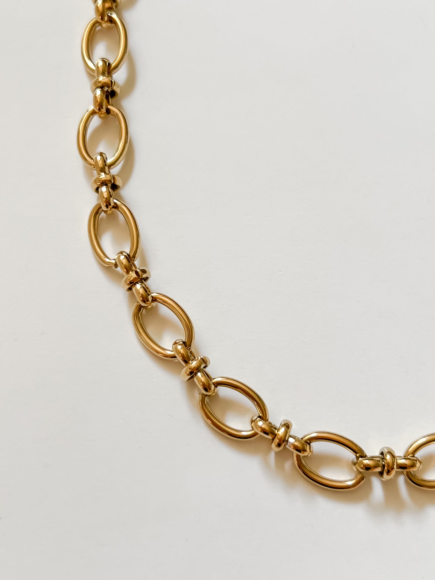 Big oval interlock necklace
