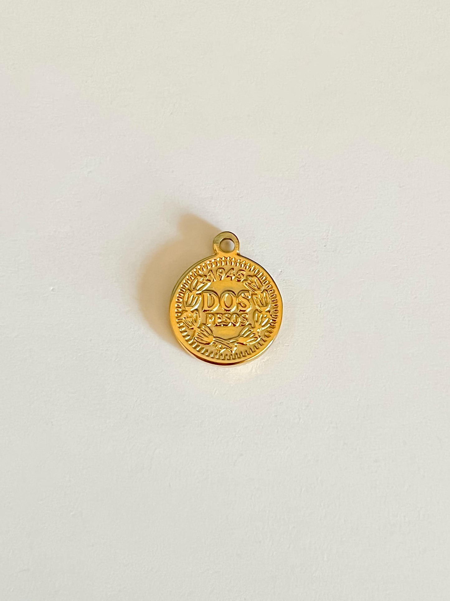 Dos pesos charm