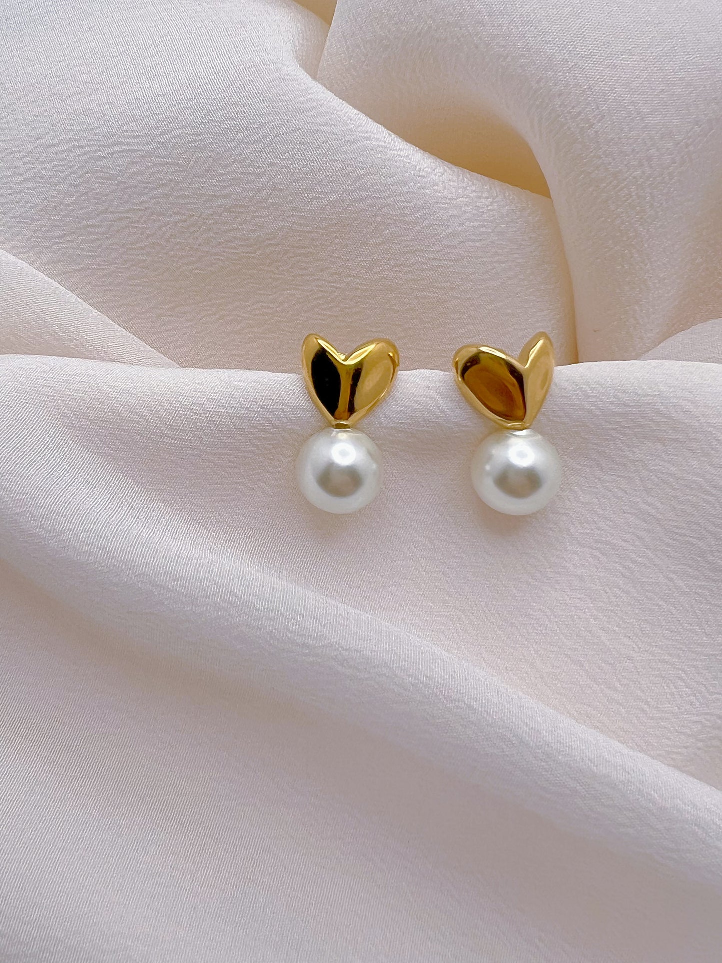Pearl and Heart Studs Earrings - Paumi
