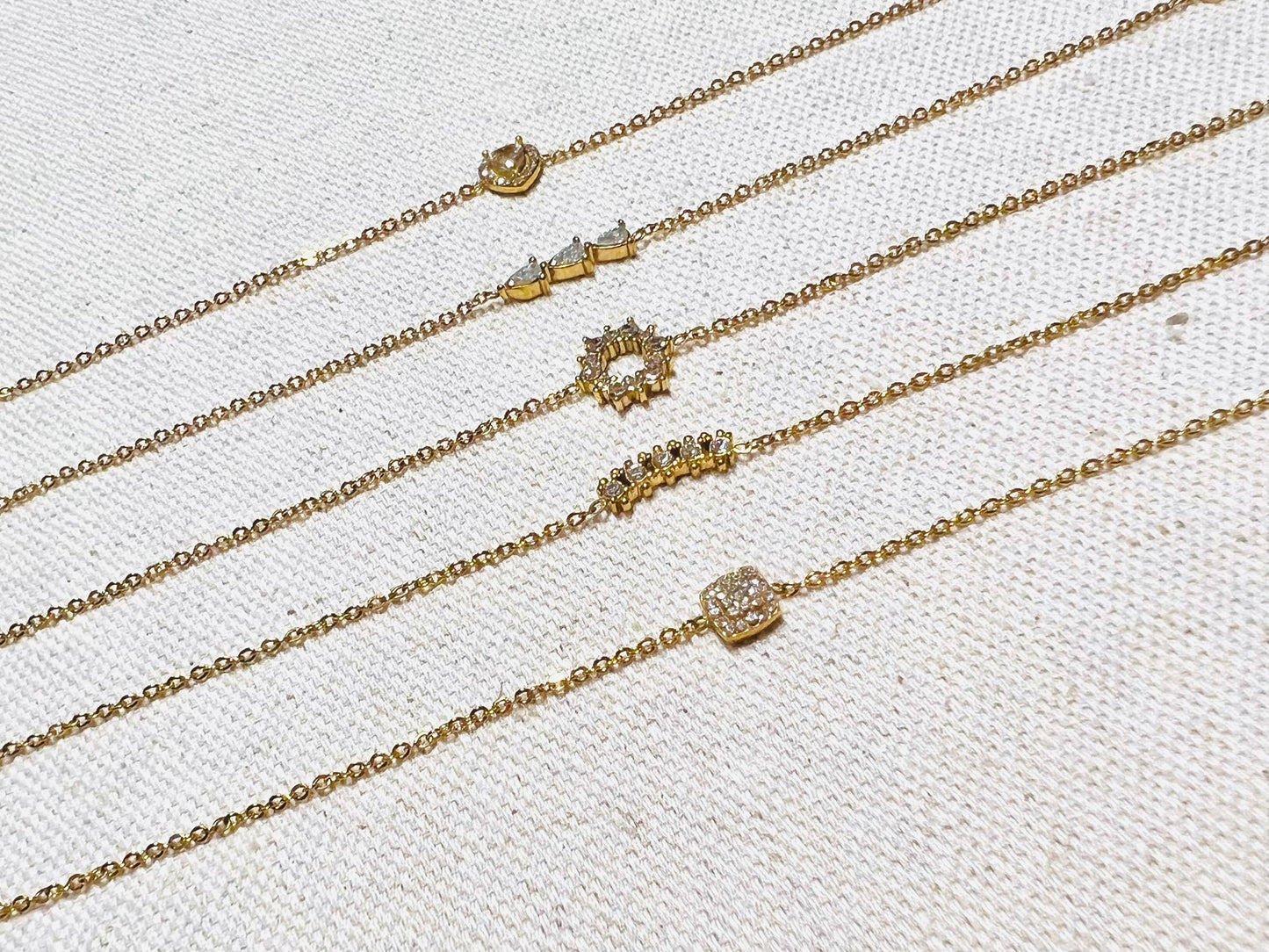 Dainty Triangle Bracelet - Paumi