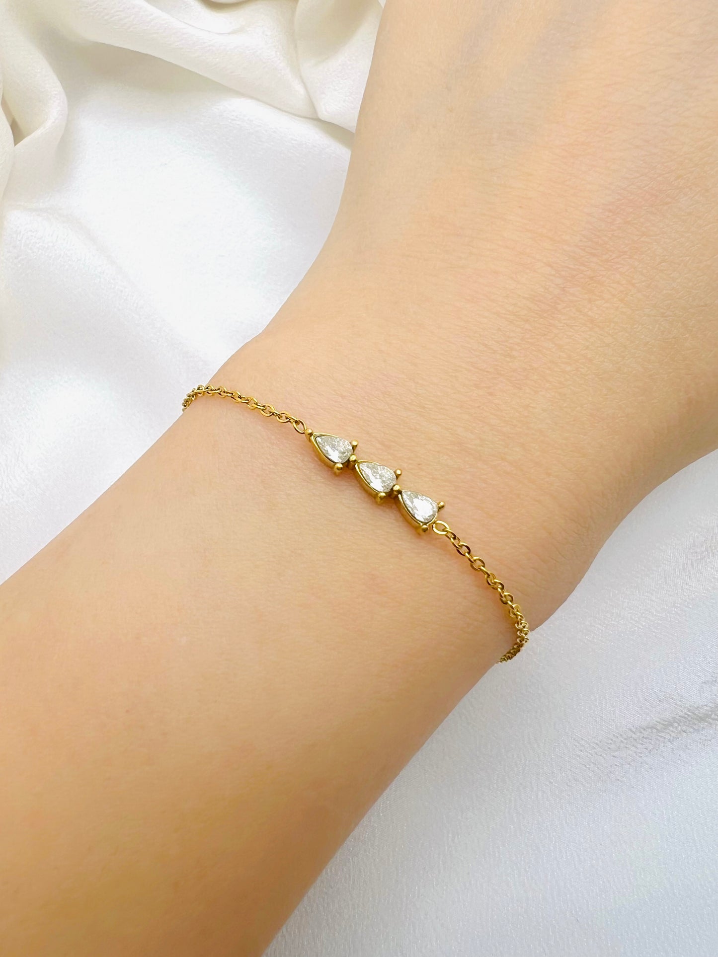 Dainty Triangle Bracelet - Paumi