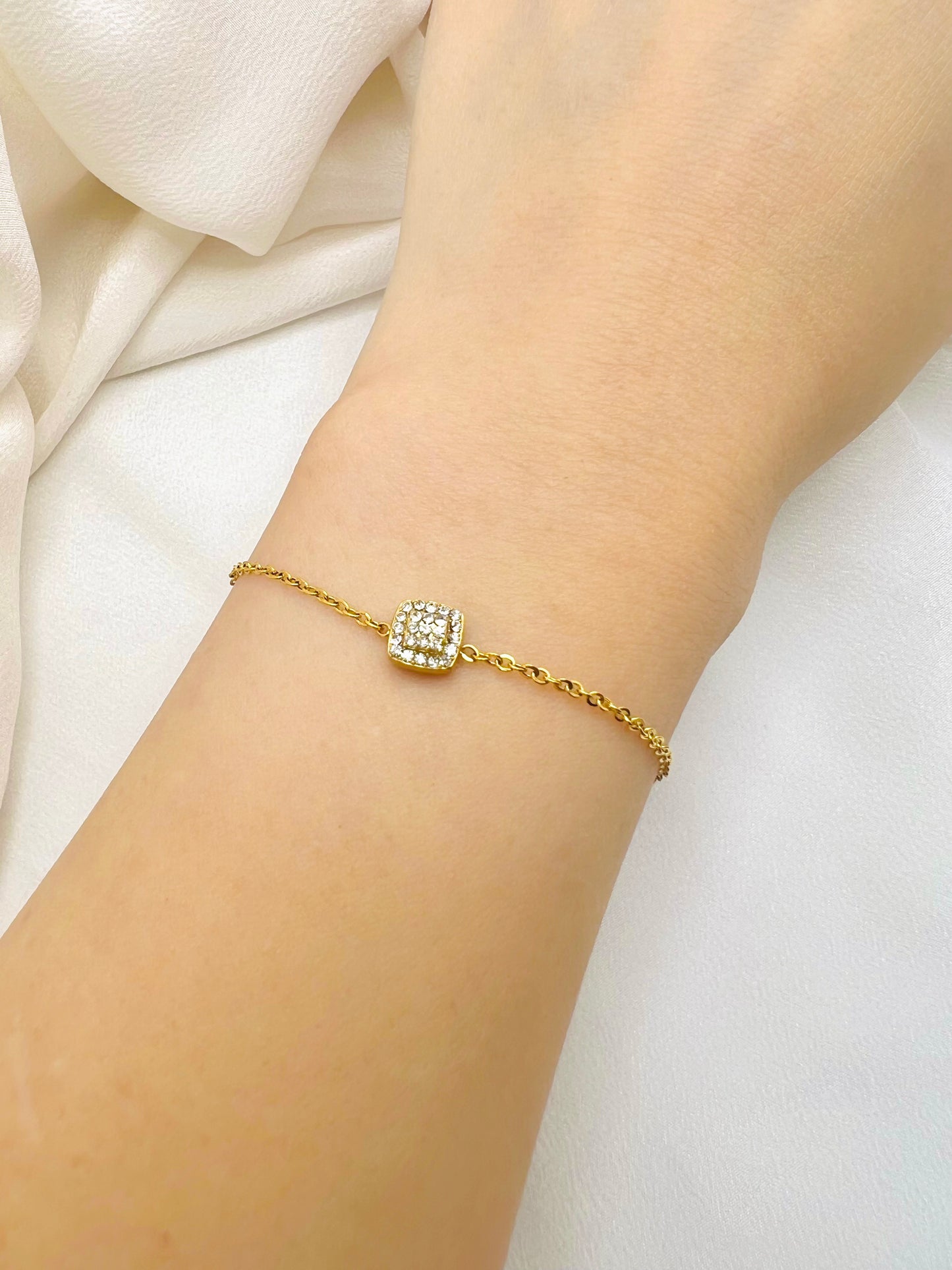 Dainty Square Bracelet - Paumi