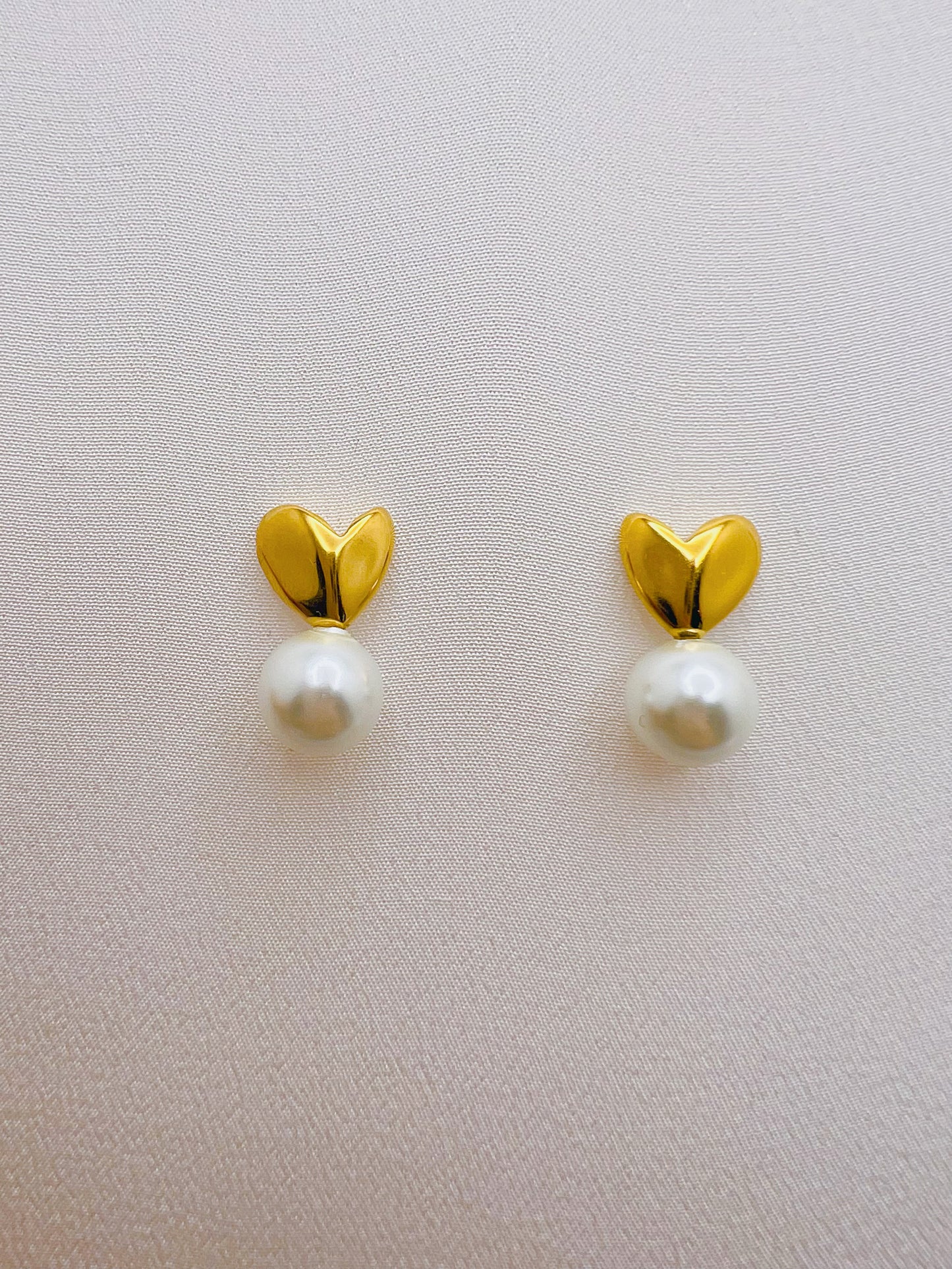 Pearl and Heart Studs Earrings - Paumi