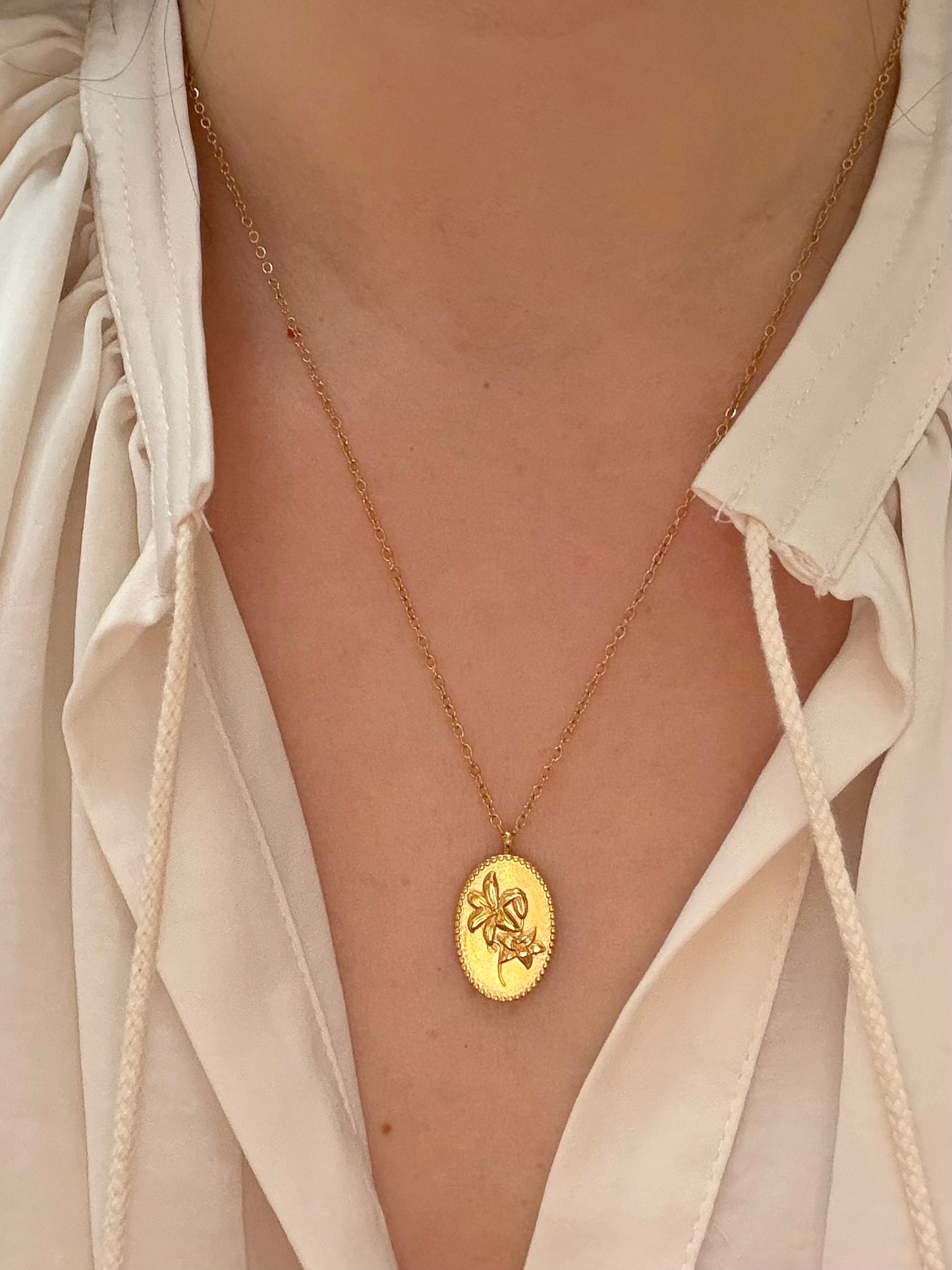 Lily medallion necklace