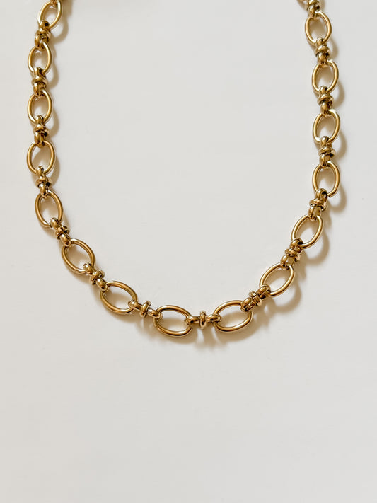 Big oval interlock necklace