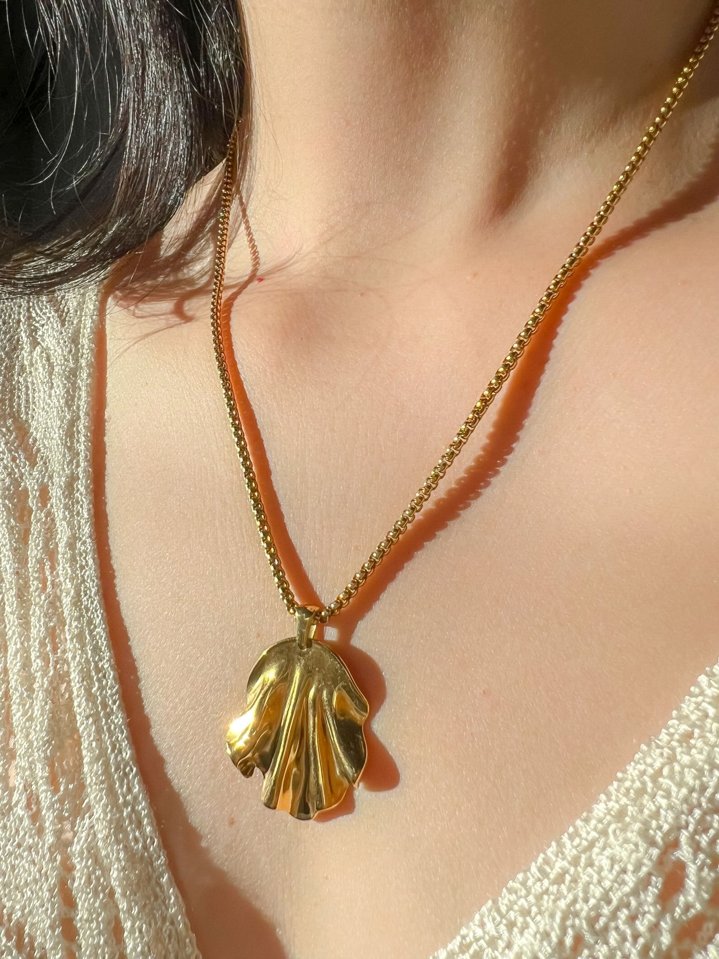 Curled leaf necklace