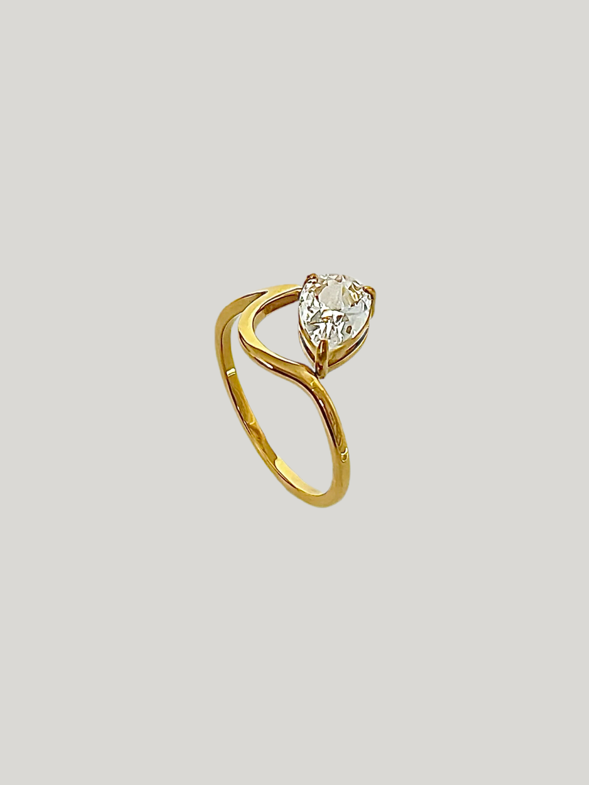 Pear solitaire ring