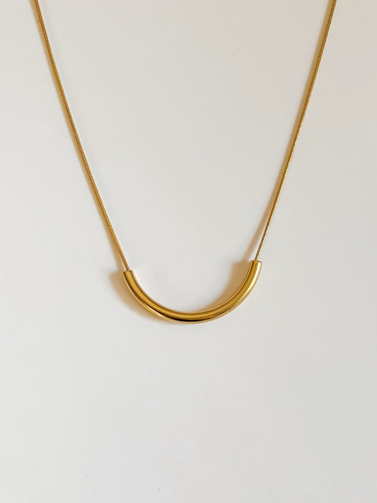 Curved bar necklace