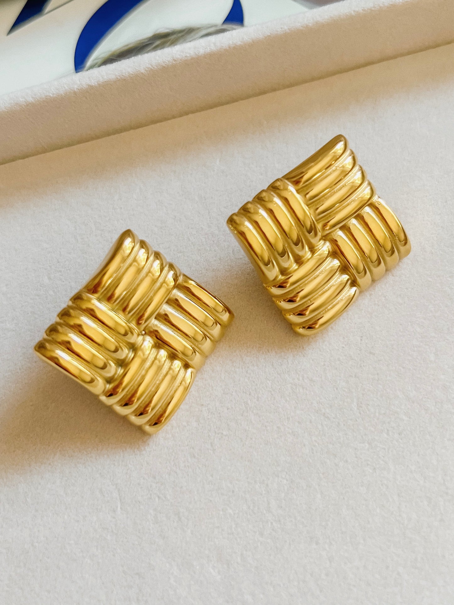 Square oversized studs earrings