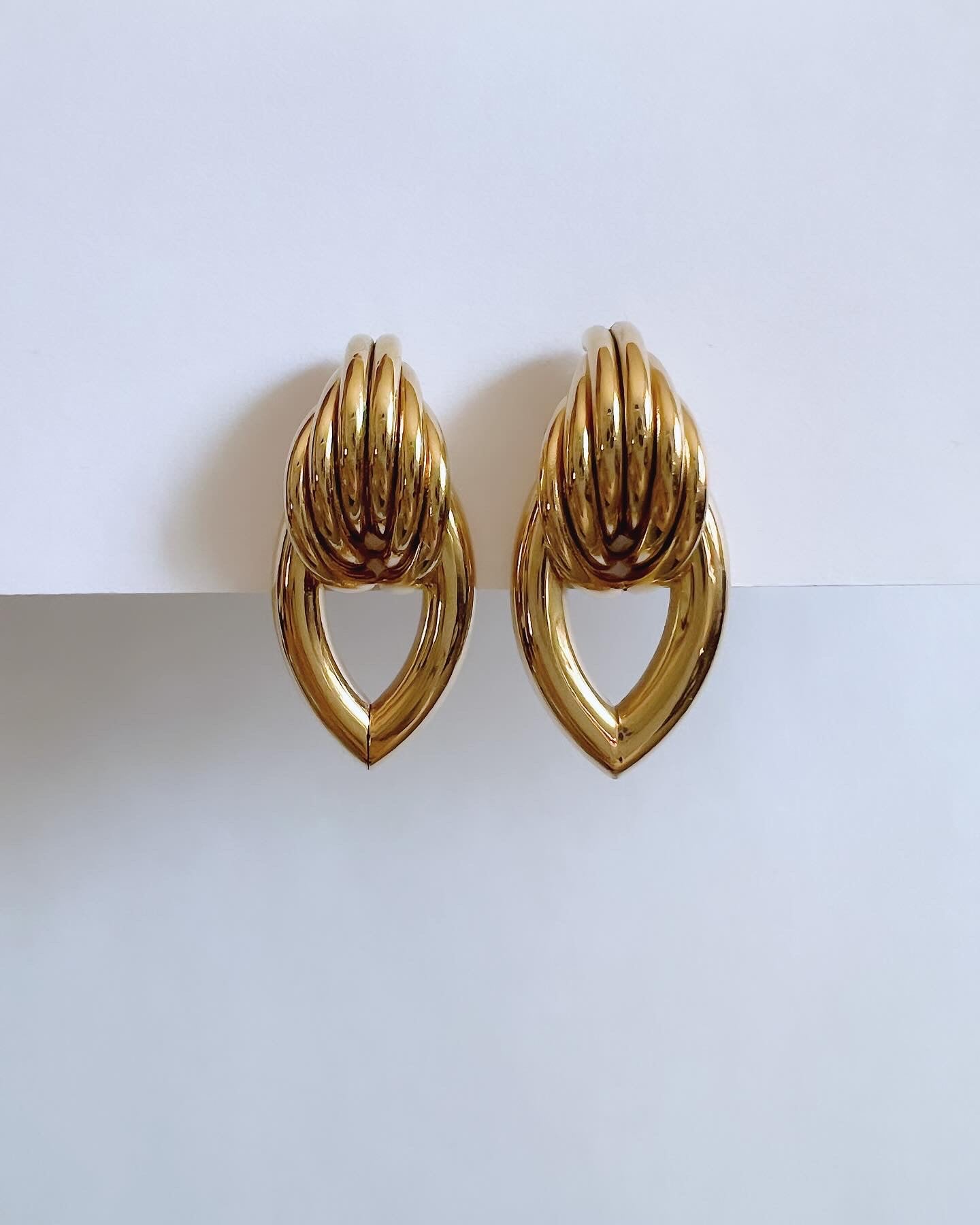 Vintage Oval Knot Earring
