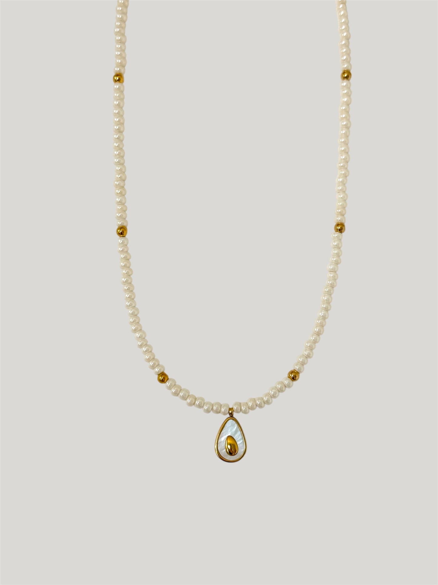 Avo beads necklace