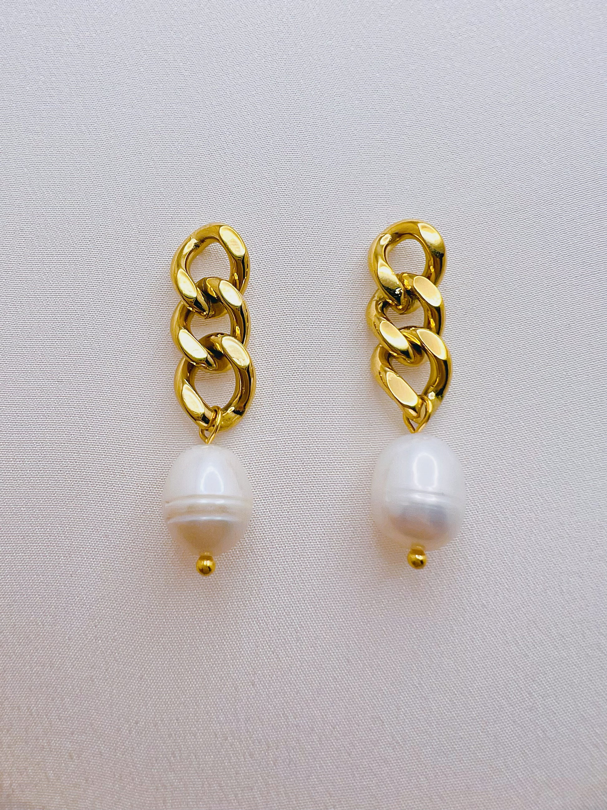 Chain and Pearl Earrings - Paumi