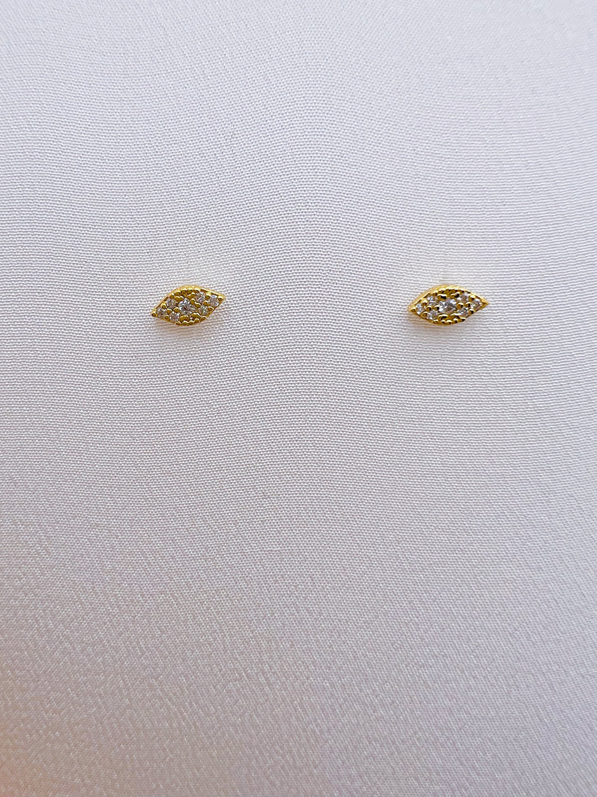 Tiny ojitos Studs Earrings - Paumi